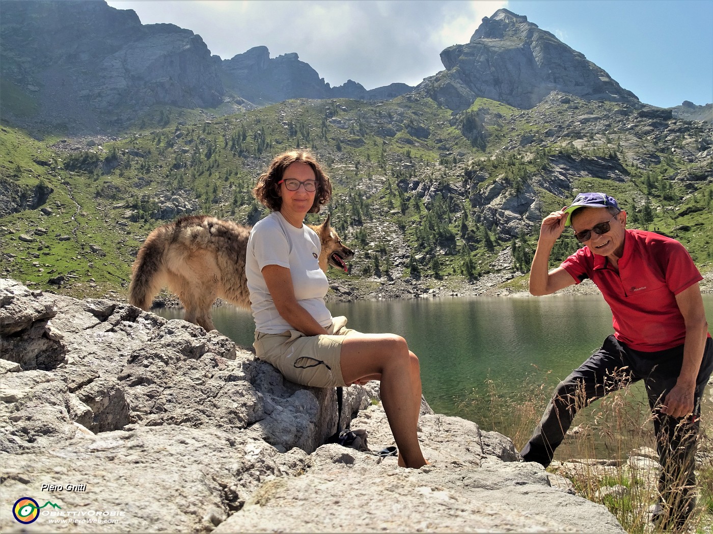 05 In riva al Lago di Pescegallo con la splendida Cima di Pescegallo (2328 m).JPG